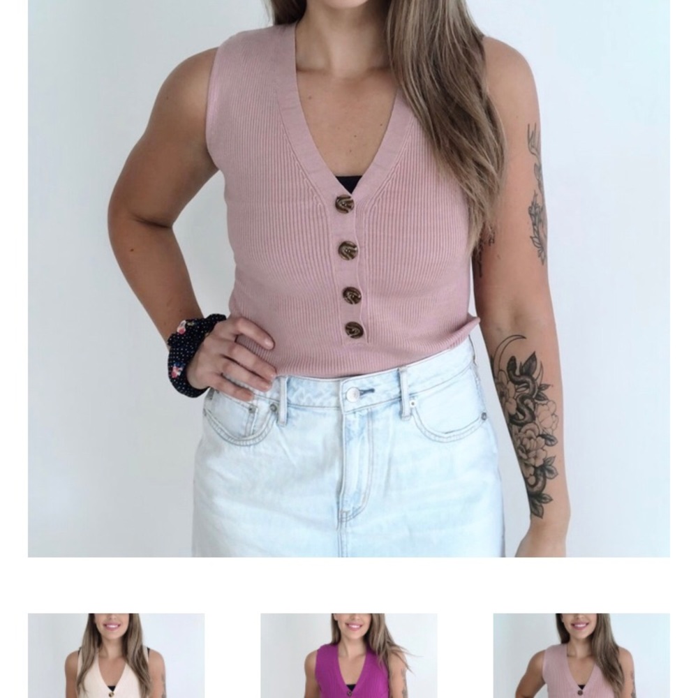 NWOT Ribbed button tank